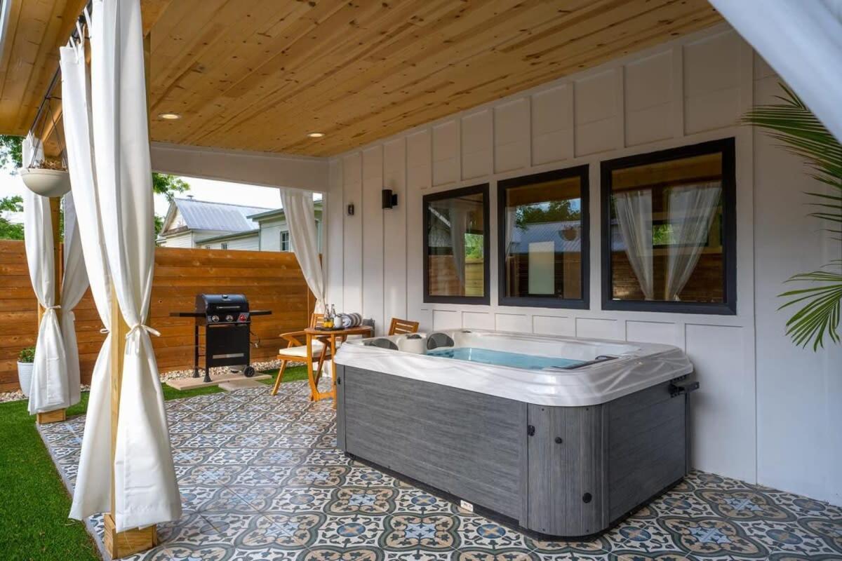 Petit Paradis Studio With Hot Tub Fredericksburg Zewnętrze zdjęcie